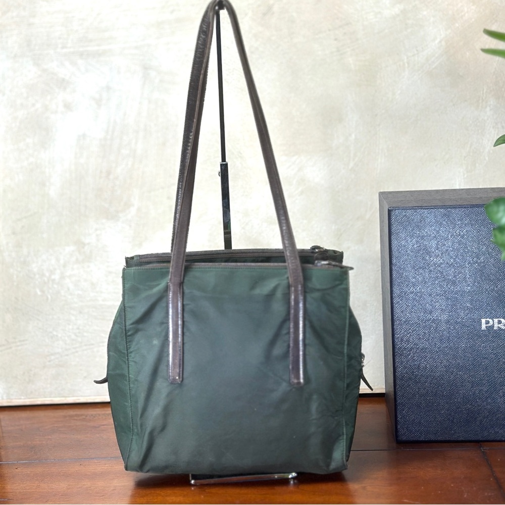 AUTHENTIC Prada bag. Army green. - Picture 3 of 16